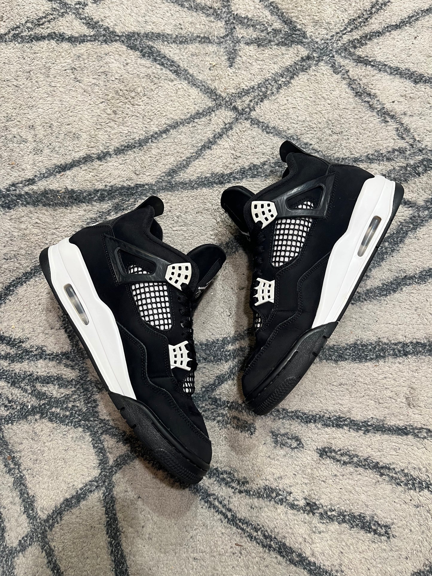 Air Jordan 4 White Thunder