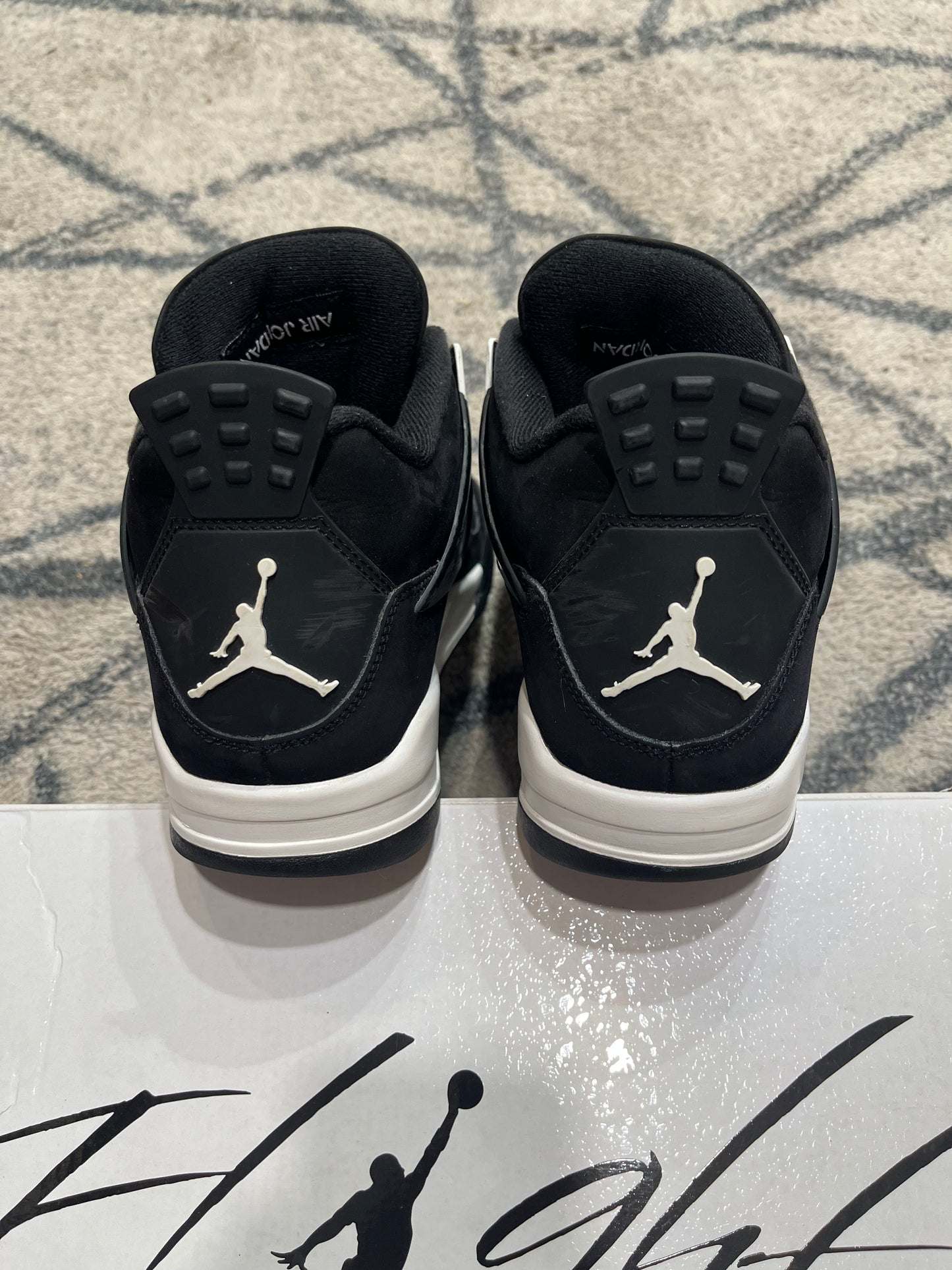 Air Jordan 4 White Thunder