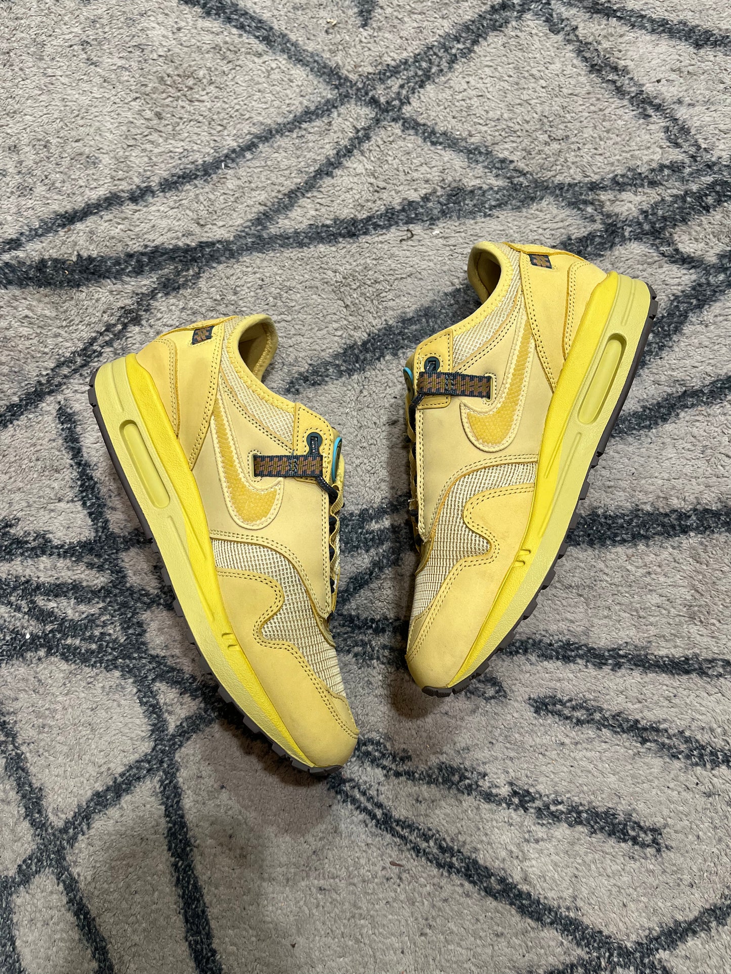 Nike Air Max 1 Travis Saruen Gold