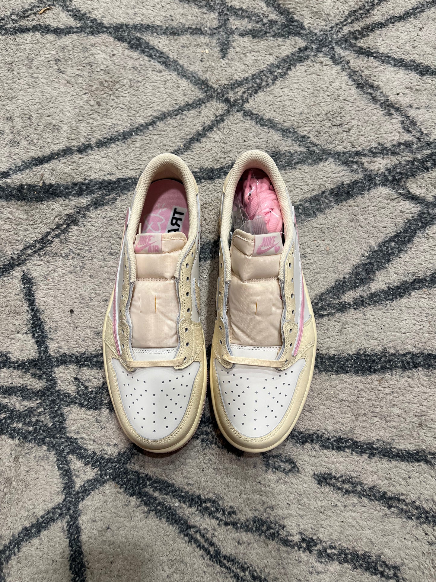 Air Jordan 1 Shy Pink