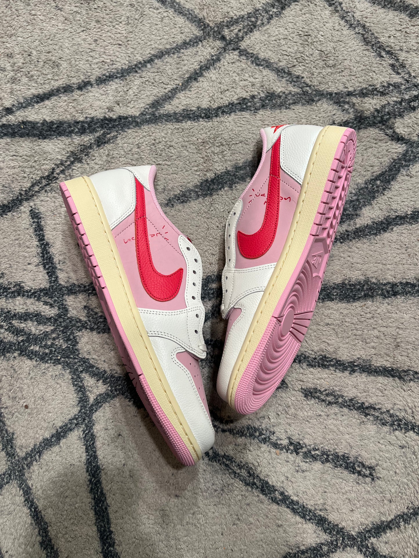 Air Jordan 1 Travis Scott Tropical Pink