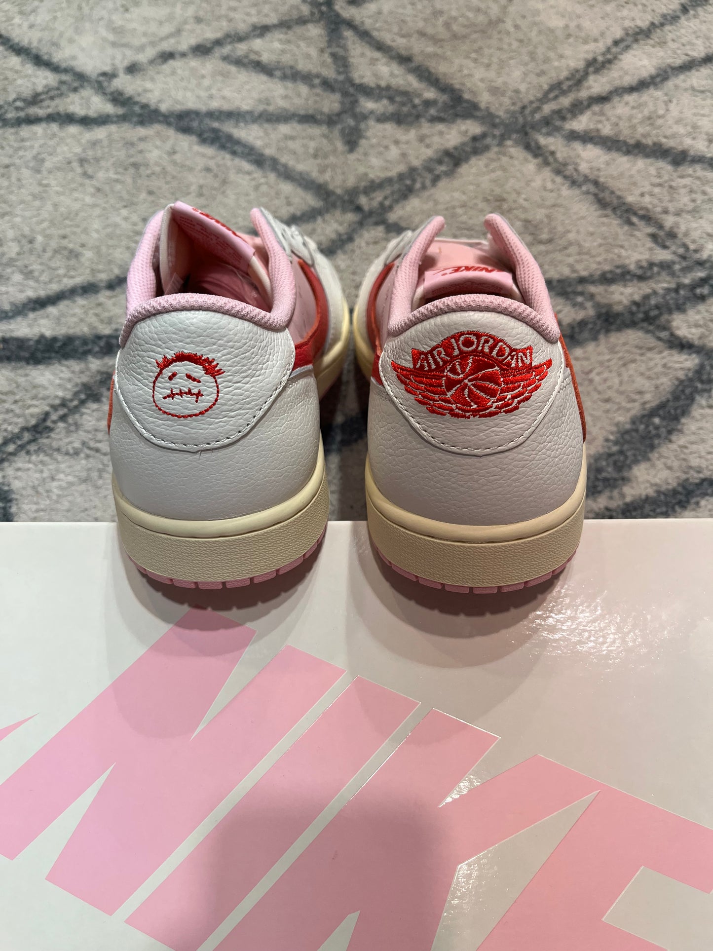 Air Jordan 1 Travis Scott Tropical Pink
