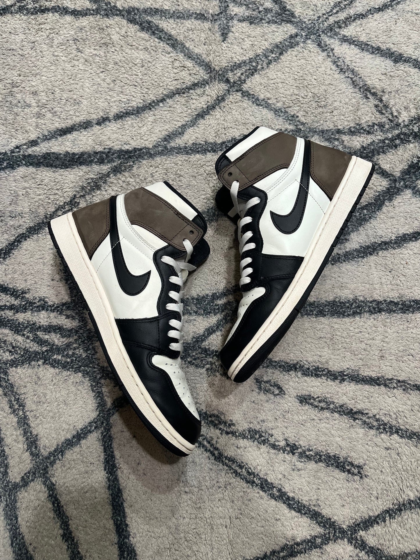 Air Jordan 1 High Mocha