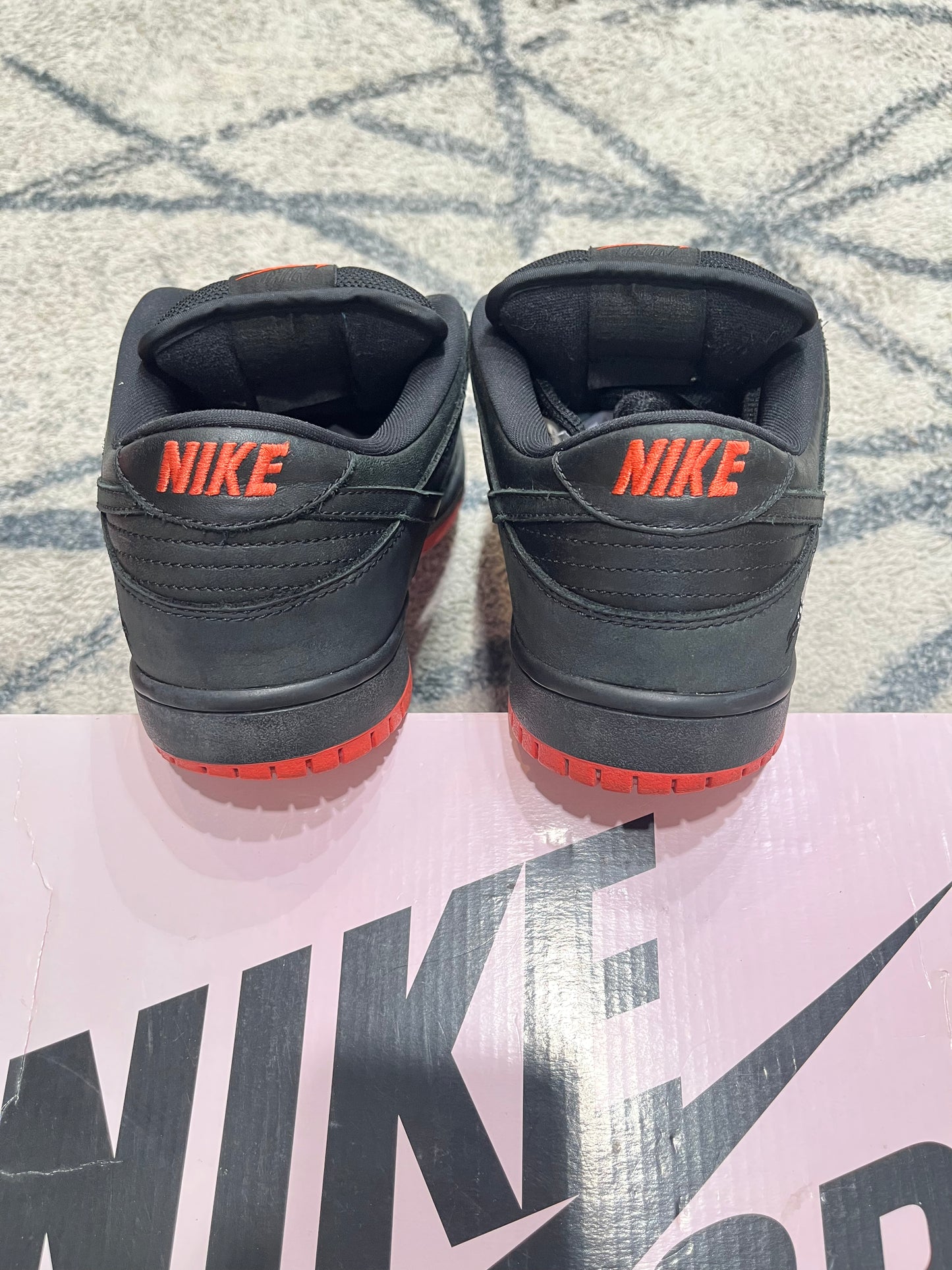 Nike Dunk SB Pigeon Black
