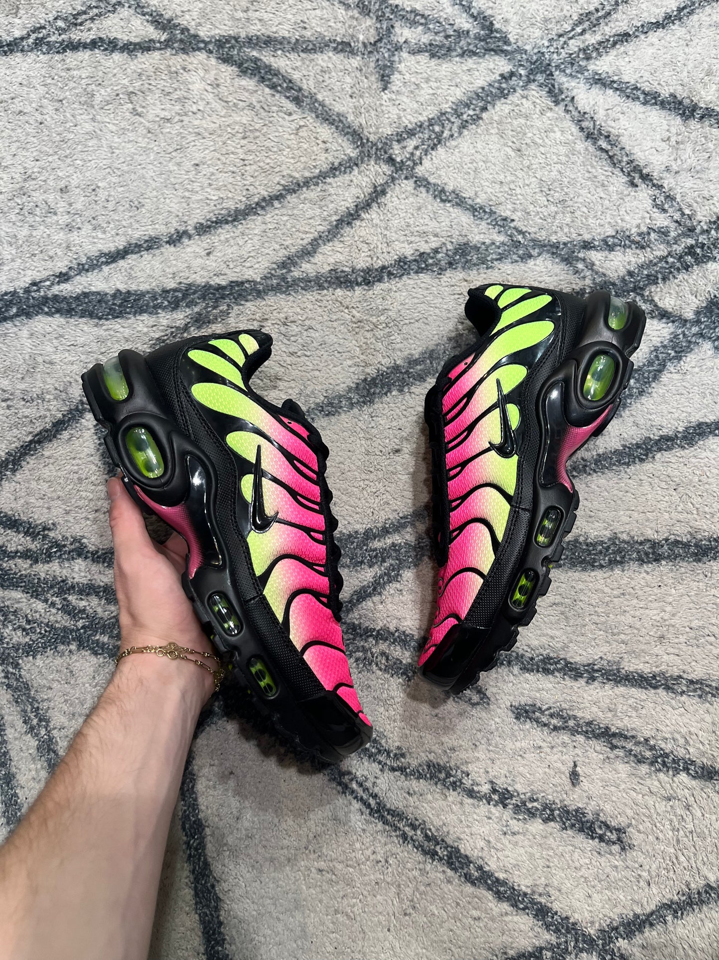 Nike Air Max Plus Hyper Pink Volt