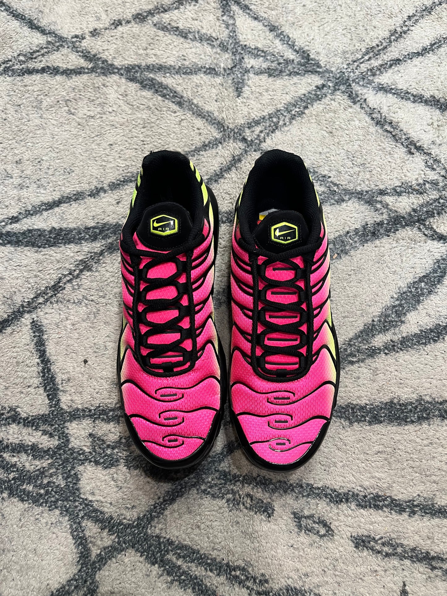 Nike Air Max Plus Hyper Pink Volt