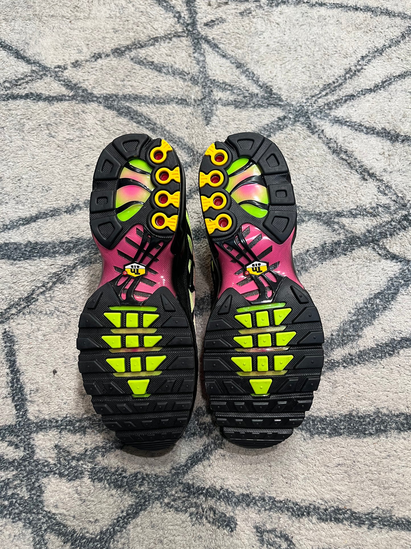 Nike Air Max Plus Hyper Pink Volt