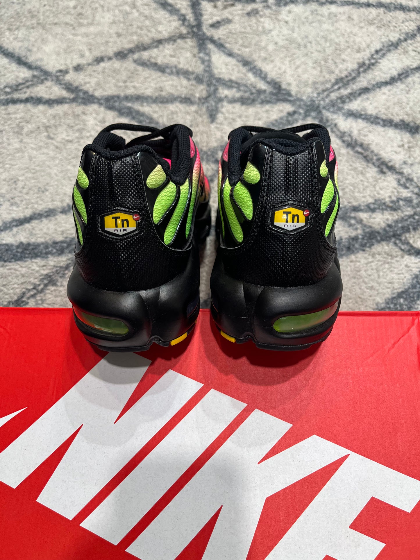 Nike Air Max Plus Hyper Pink Volt