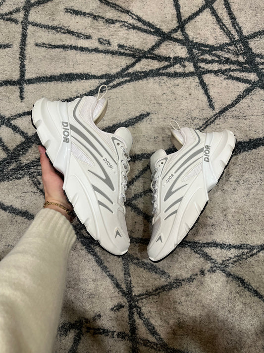 Dior B44 White