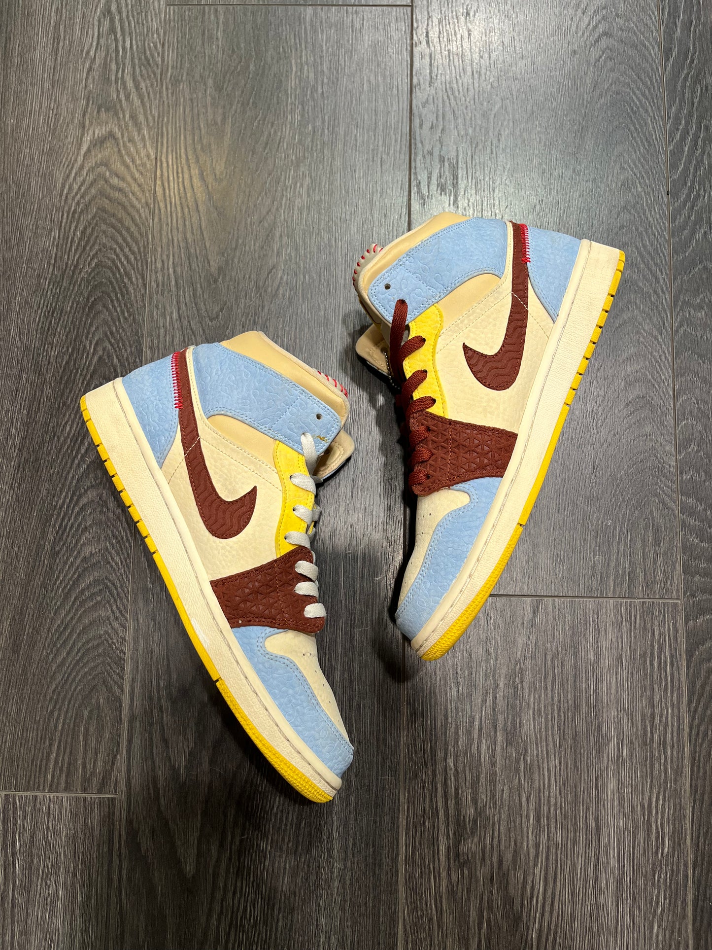 Air Jordan 1 Mid Maison Château Rouge