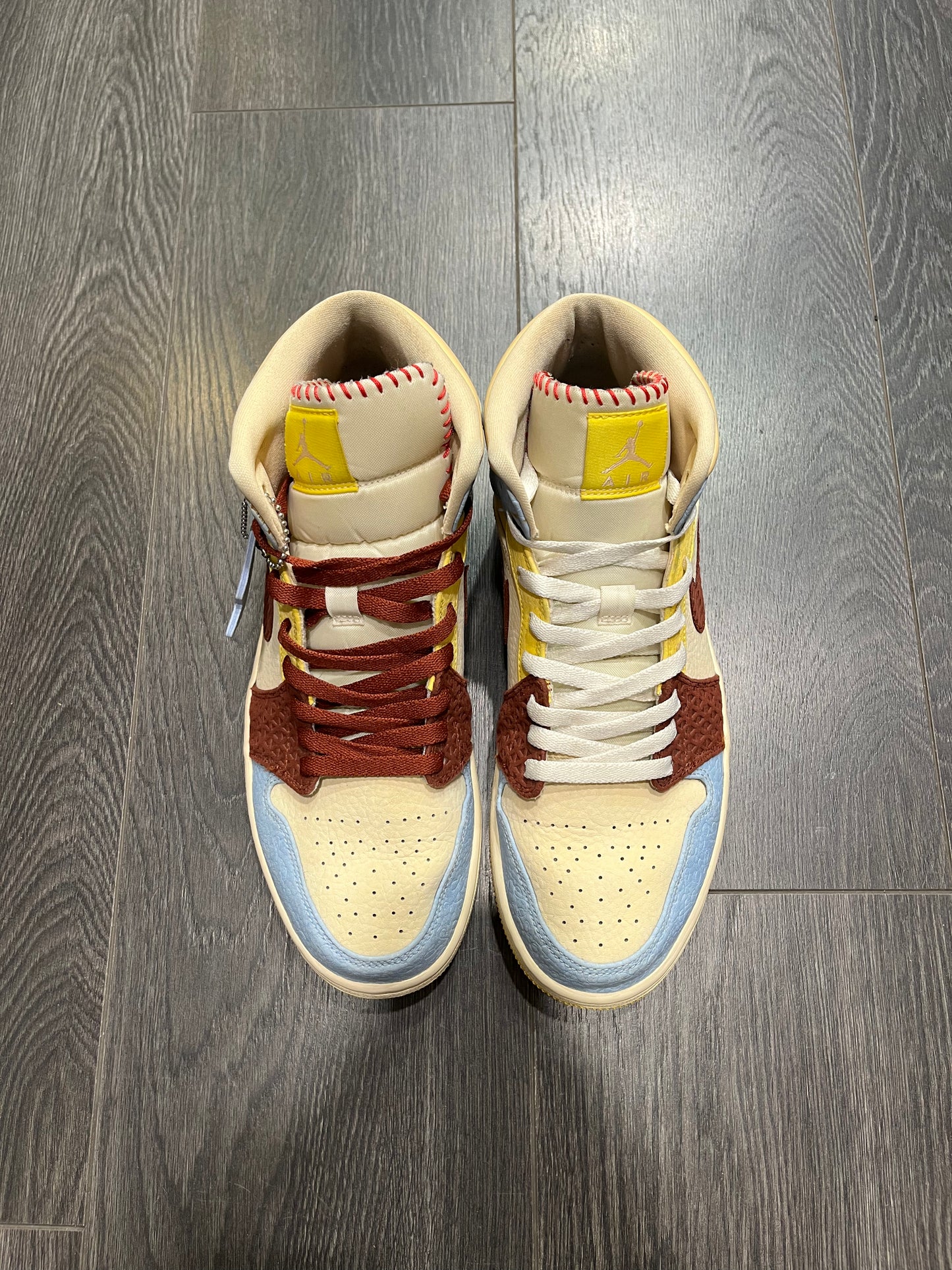 Air Jordan 1 Mid Maison Château Rouge
