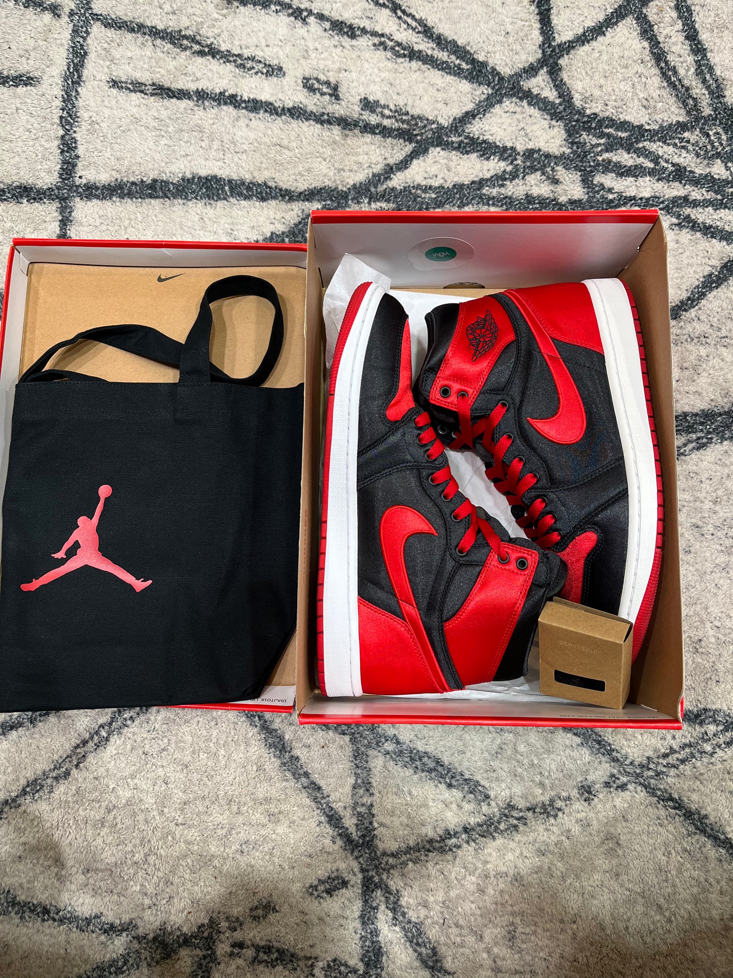 Air Jordan 1 Satin Bred