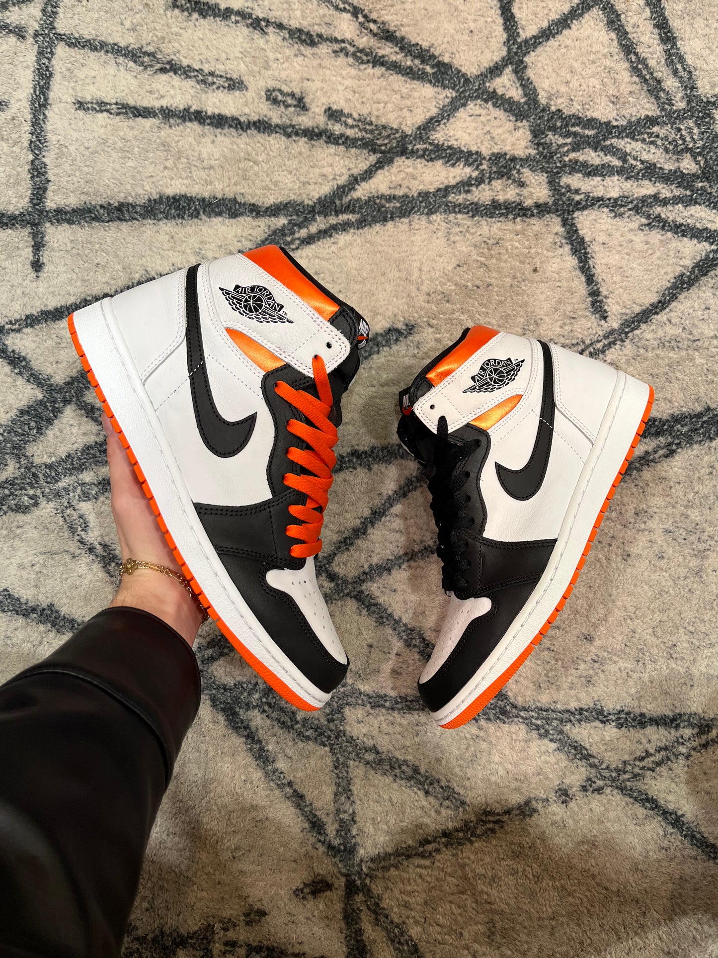 Air Jordan 1 Retro Orange