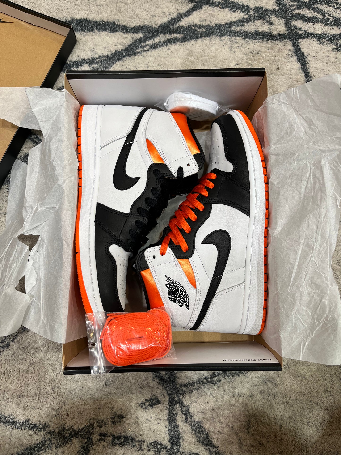 Air Jordan 1 Retro Orange