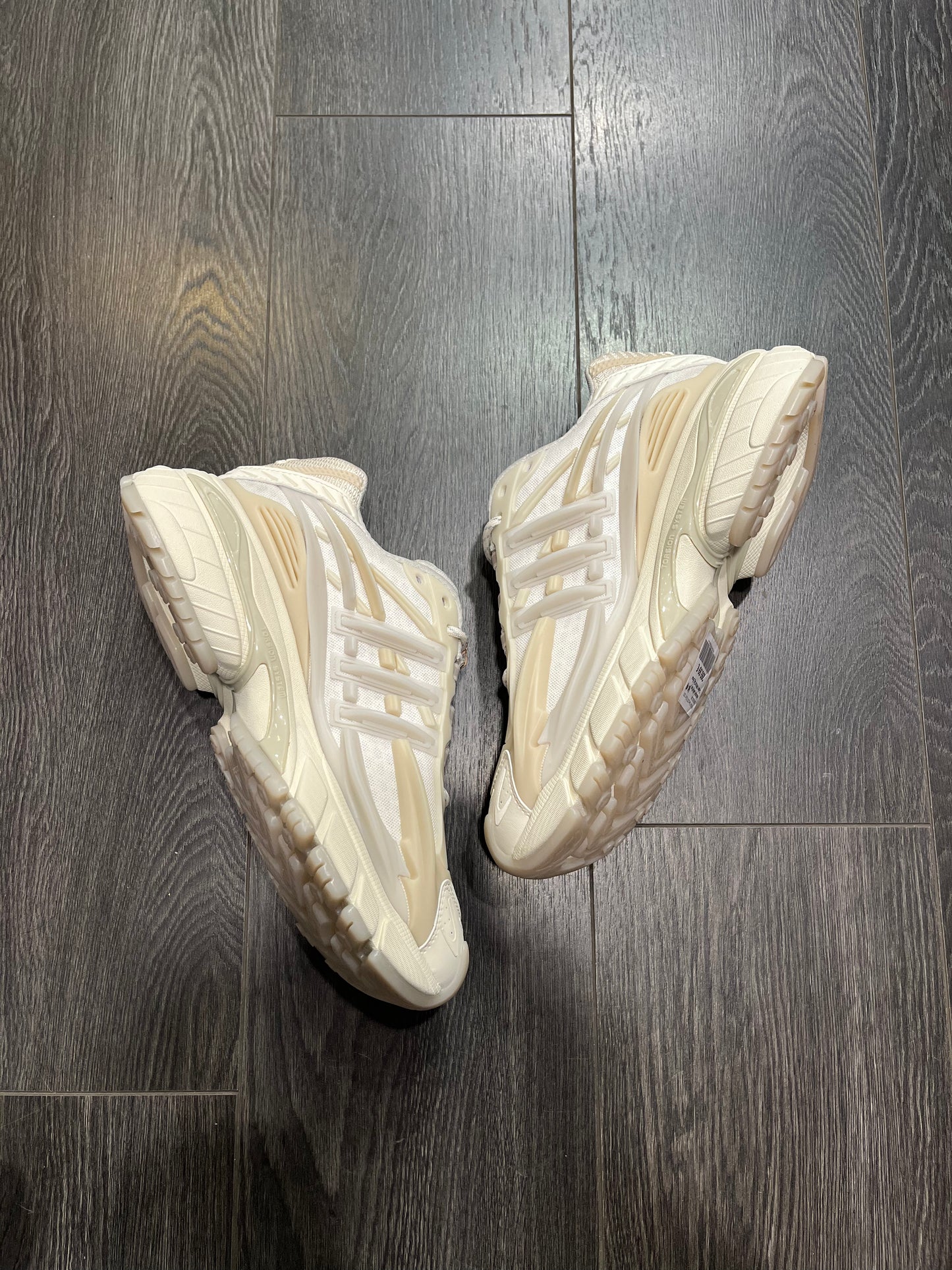 Adistar Jelly Fish Cream White