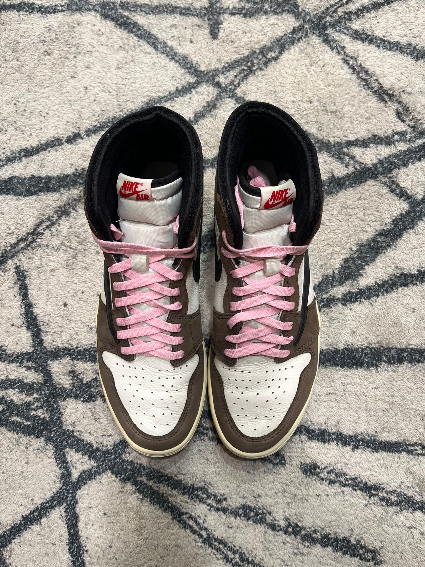 Air Jordan 1 High Reverse Mocha Travis