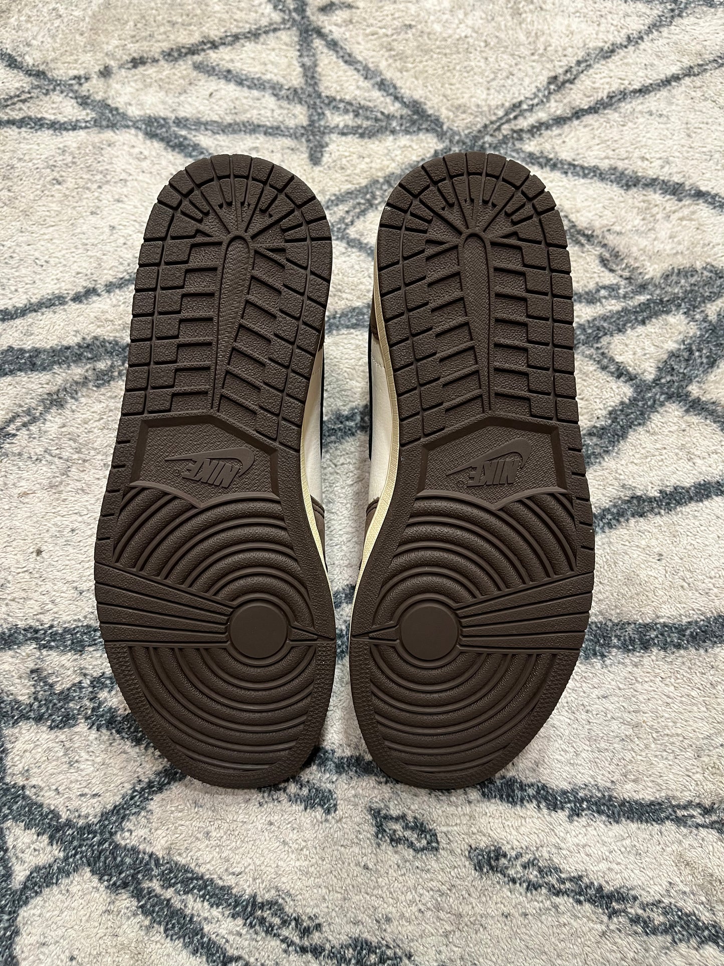 Air Jordan 1 High Reverse Mocha Travis