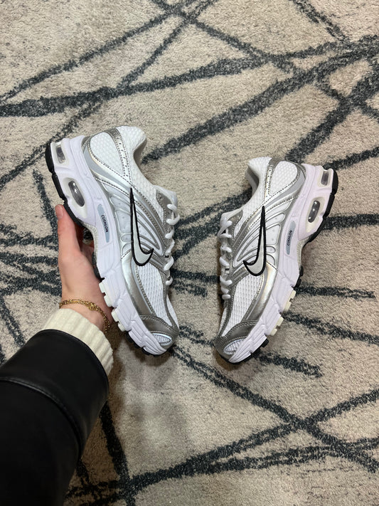 Nike Air Max Moto 2k White