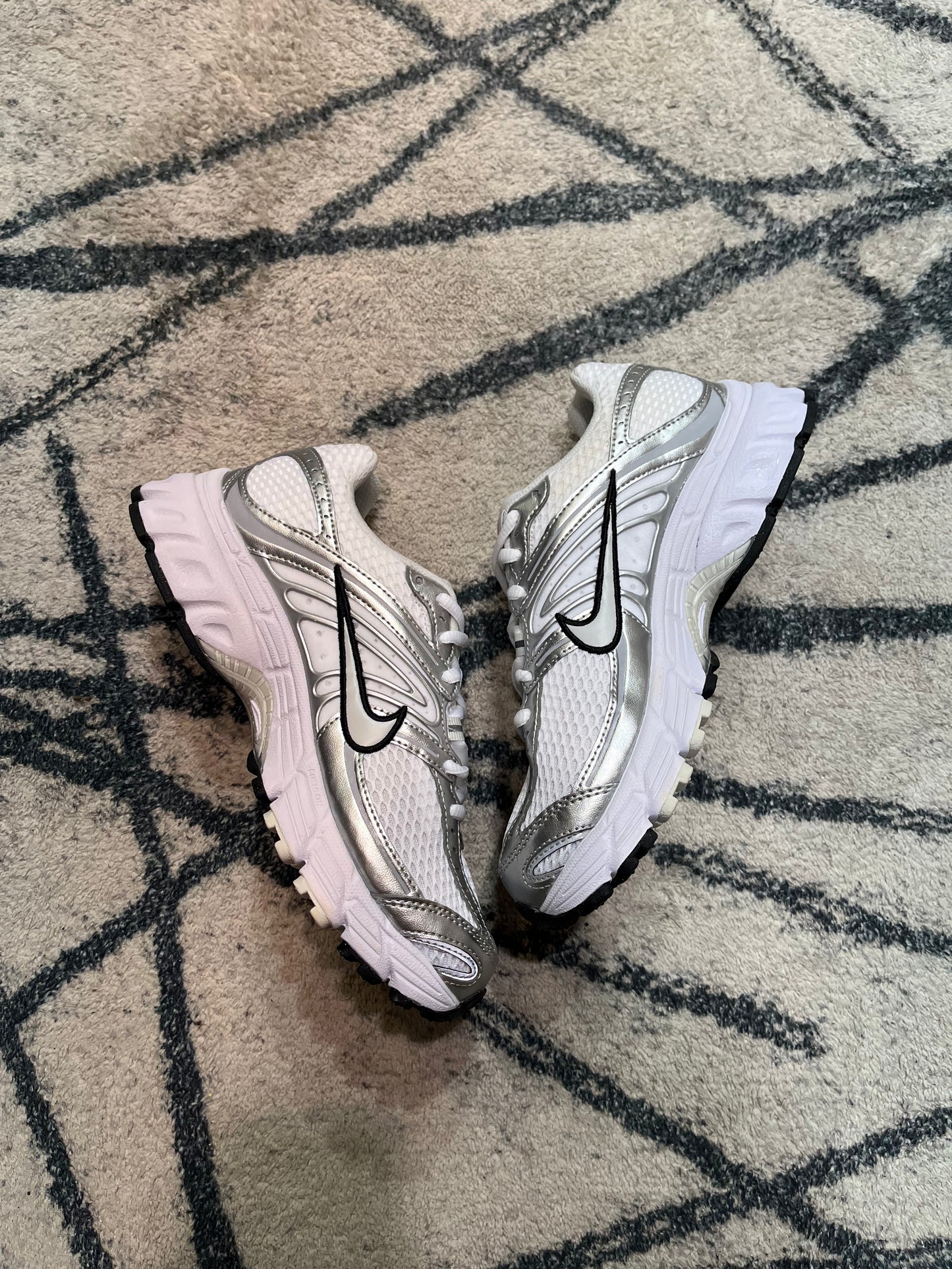 Nike Air Max Moto 2k White