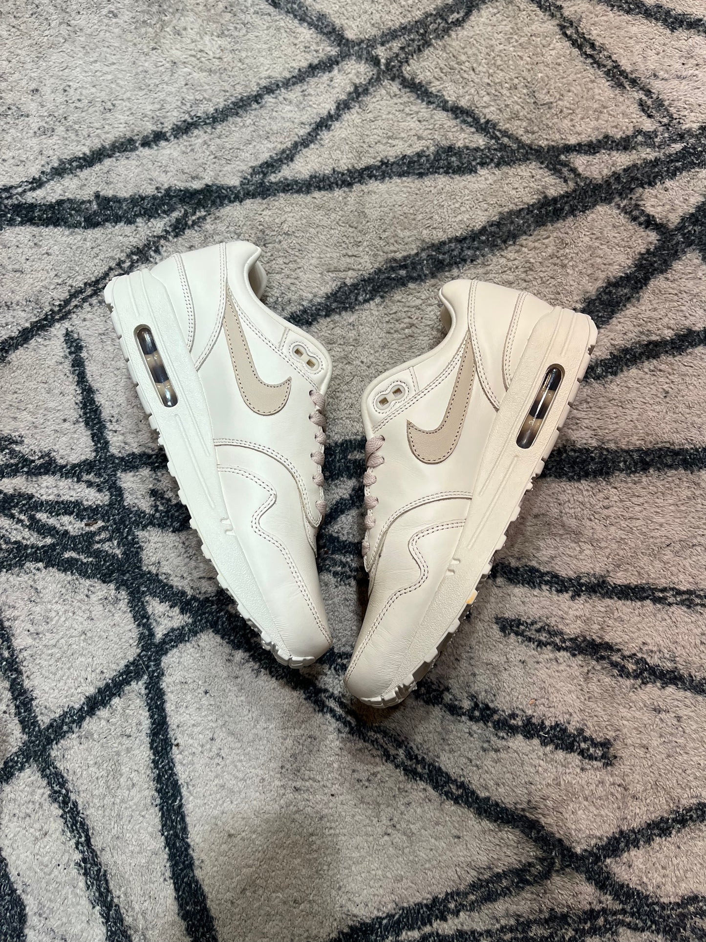 Nike Air Max 1 By You Beige