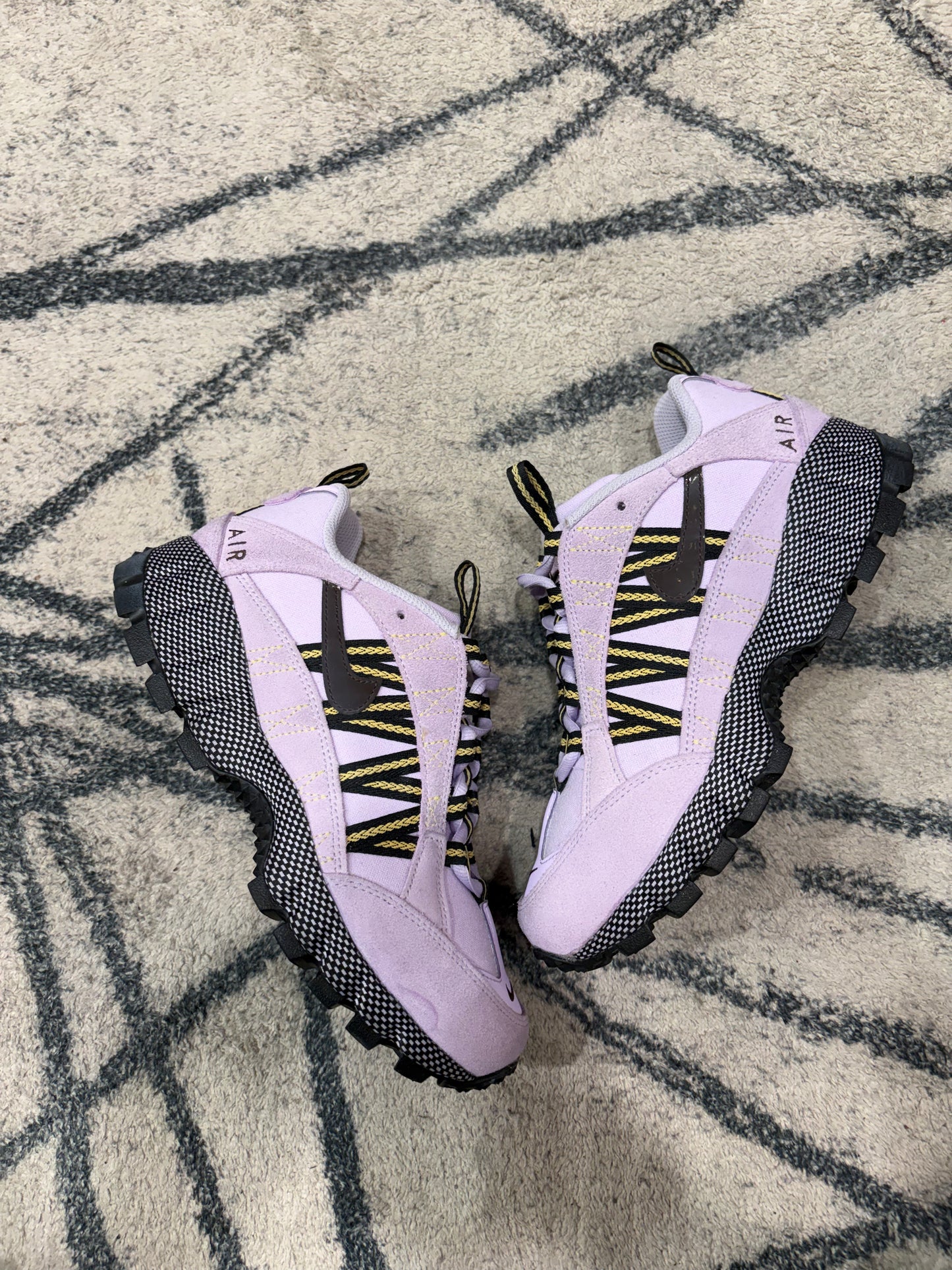Nike Humara Lila Bloom