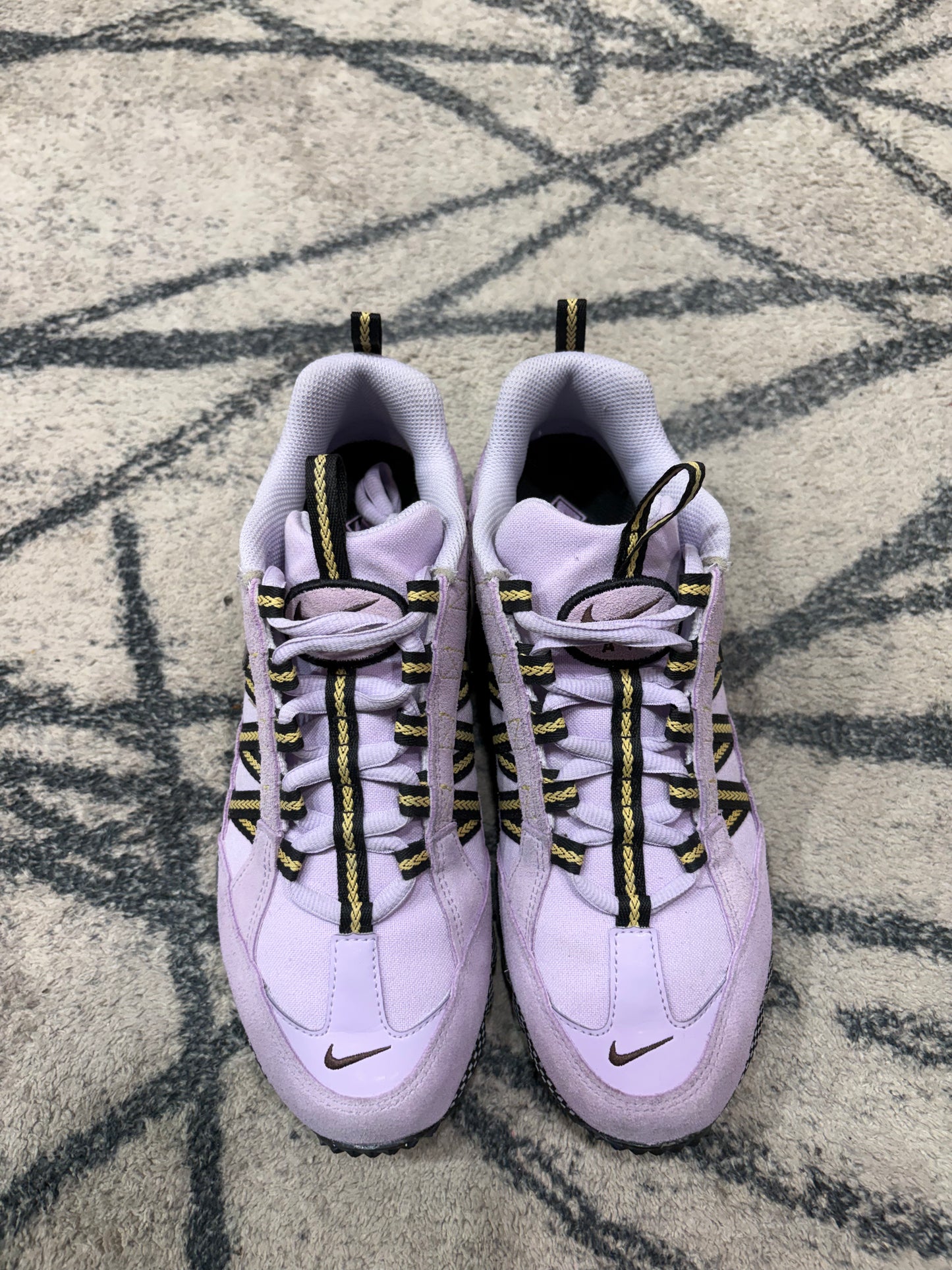 Nike Humara Lila Bloom