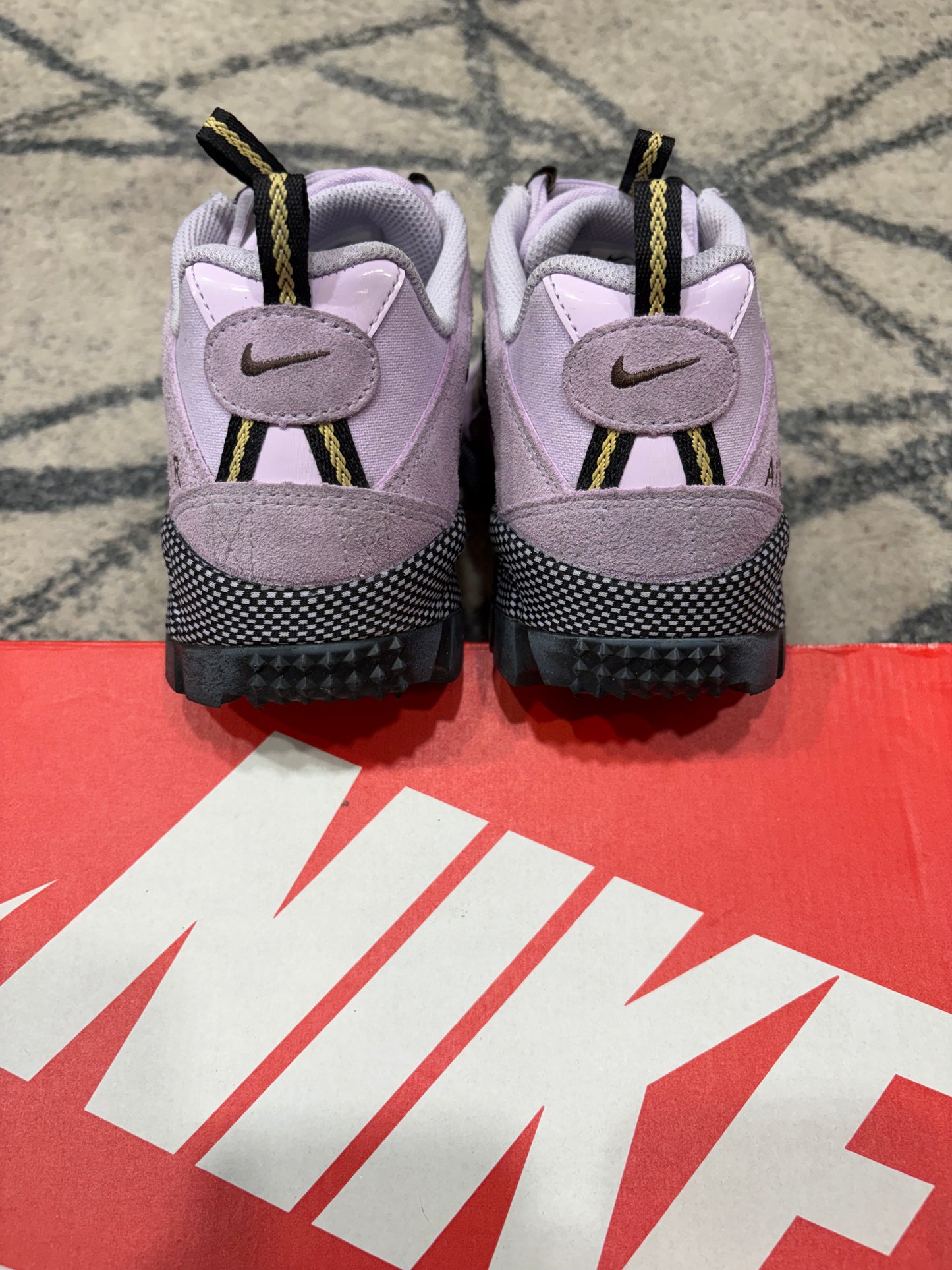 Nike Humara Lila Bloom