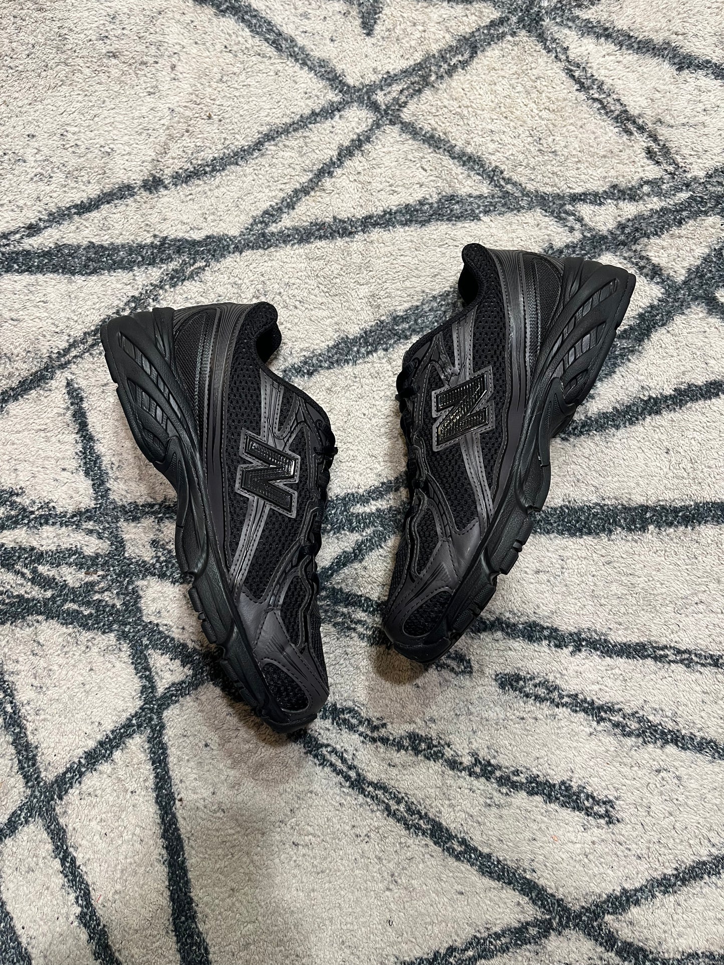 New Balance 740 Black