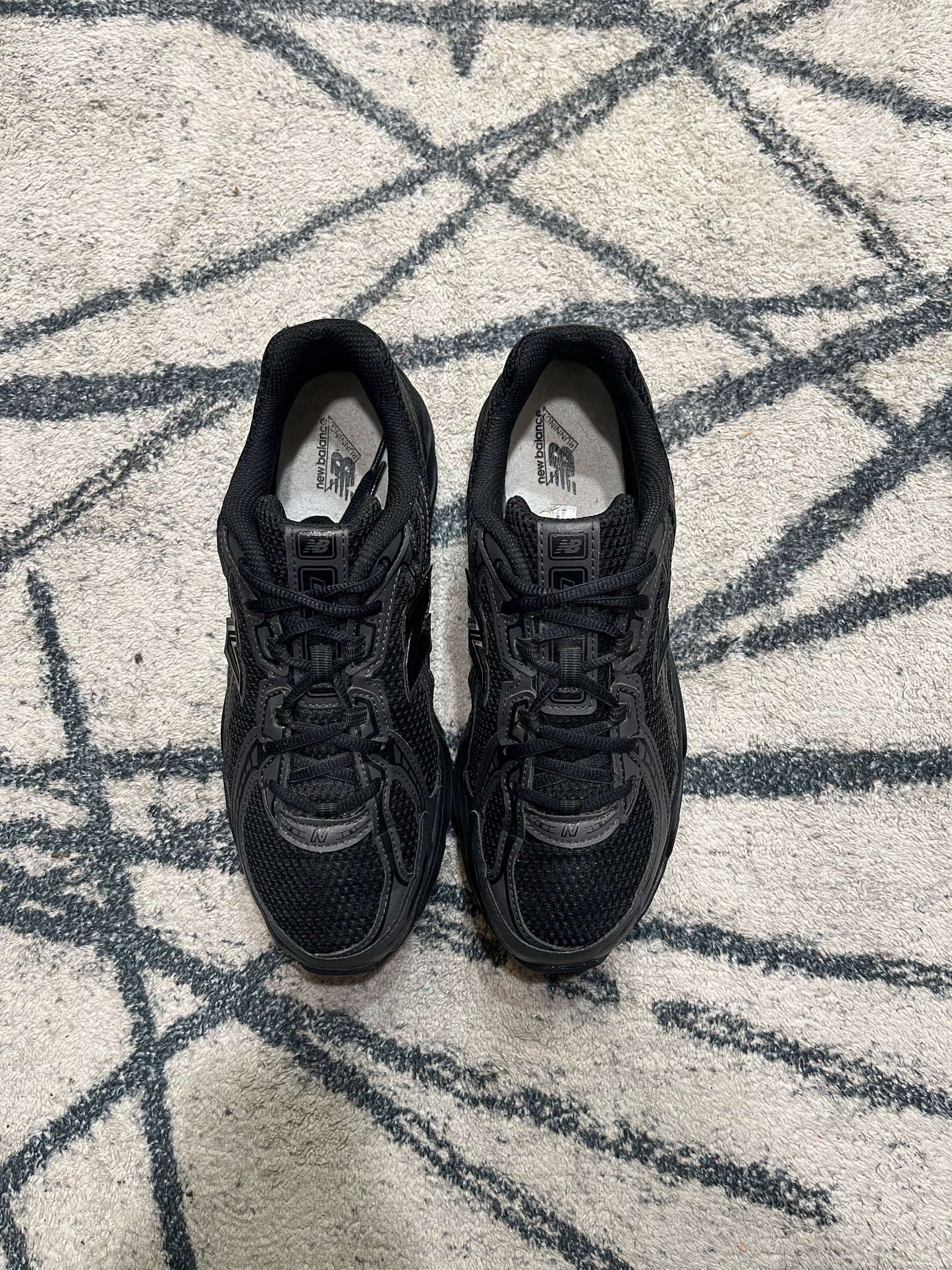 New Balance 740 Black