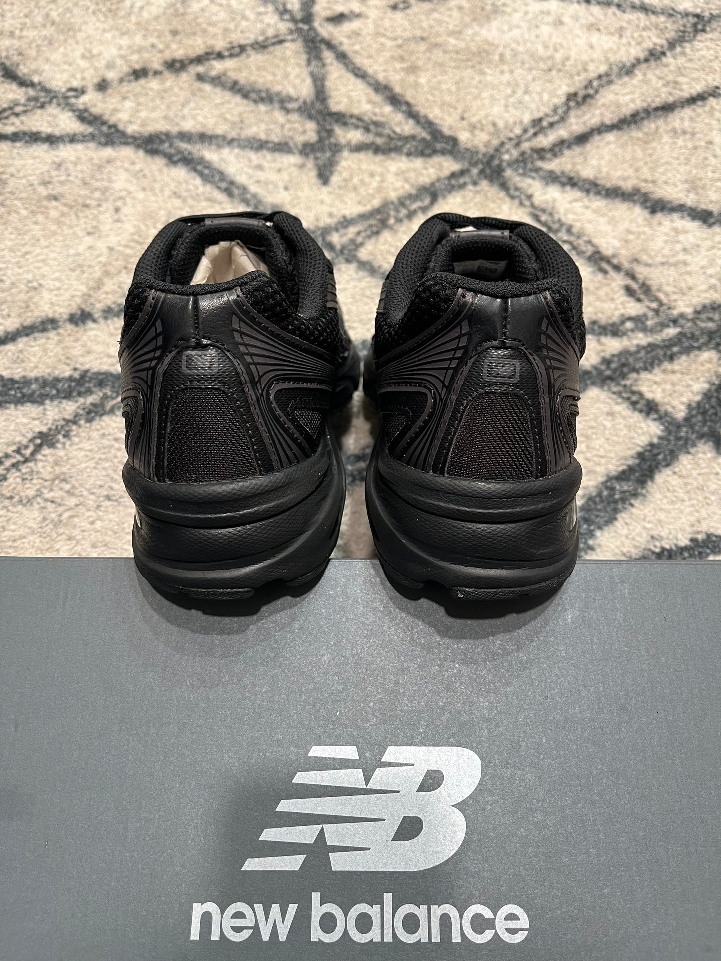 New Balance 740 Black