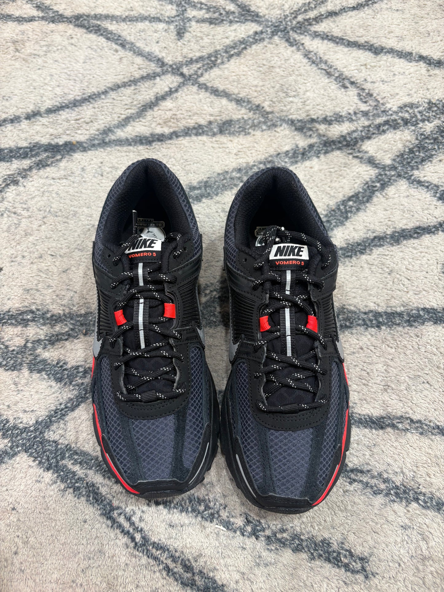 Nike Vomero 5 Metallic University Red