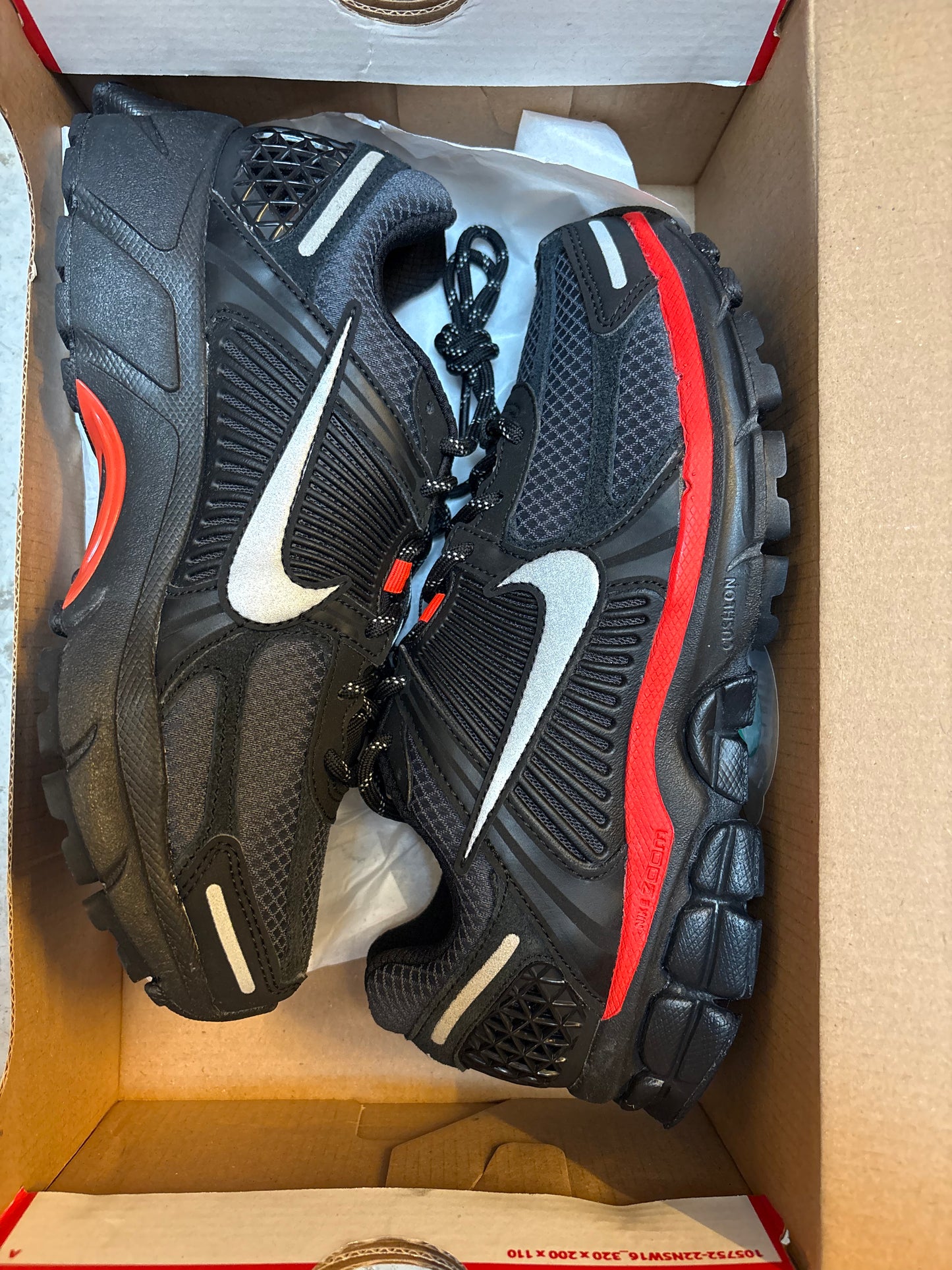 Nike Vomero 5 Metallic University Red