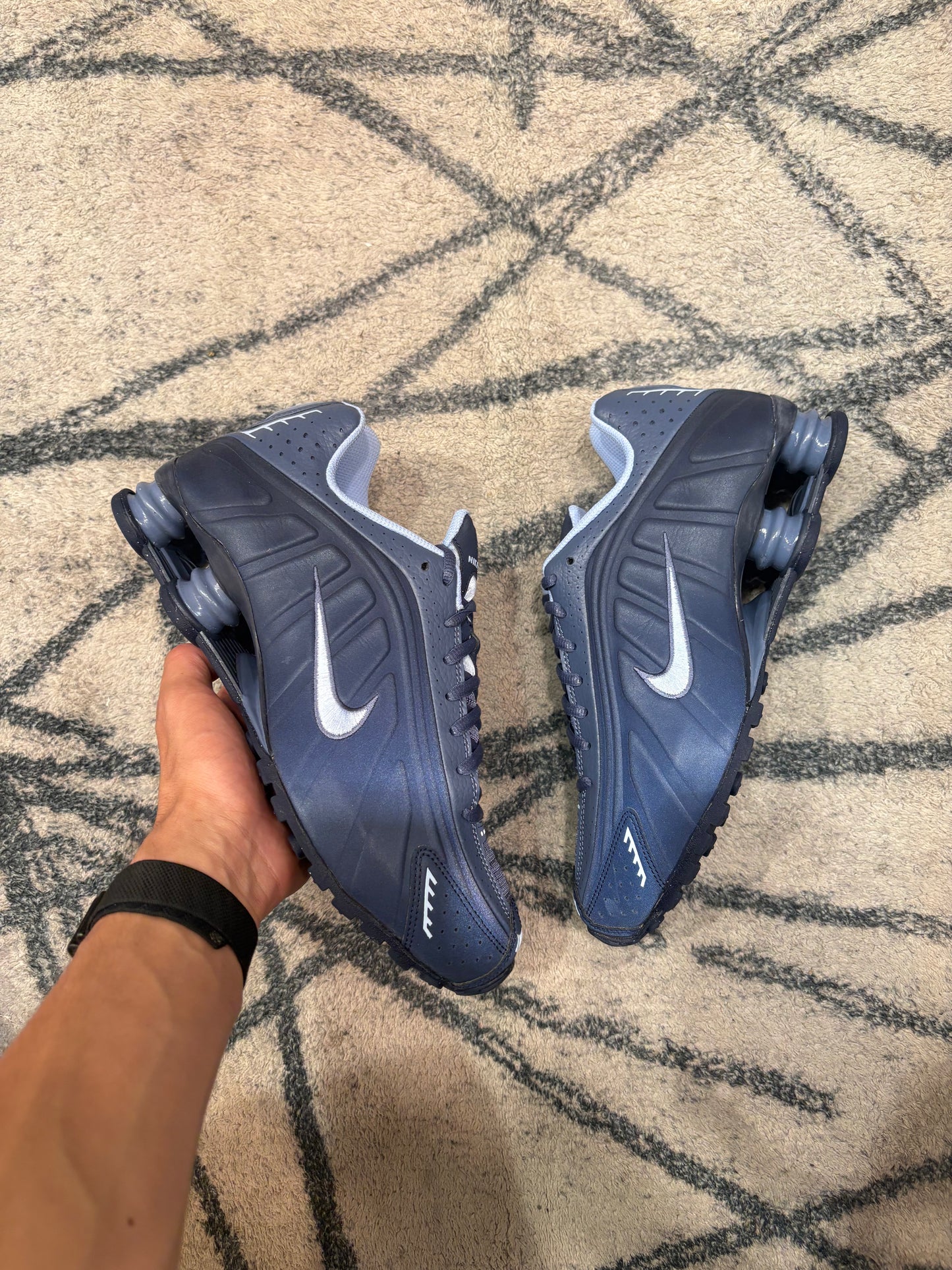Nike Shox R4 Obsidian Aluminum