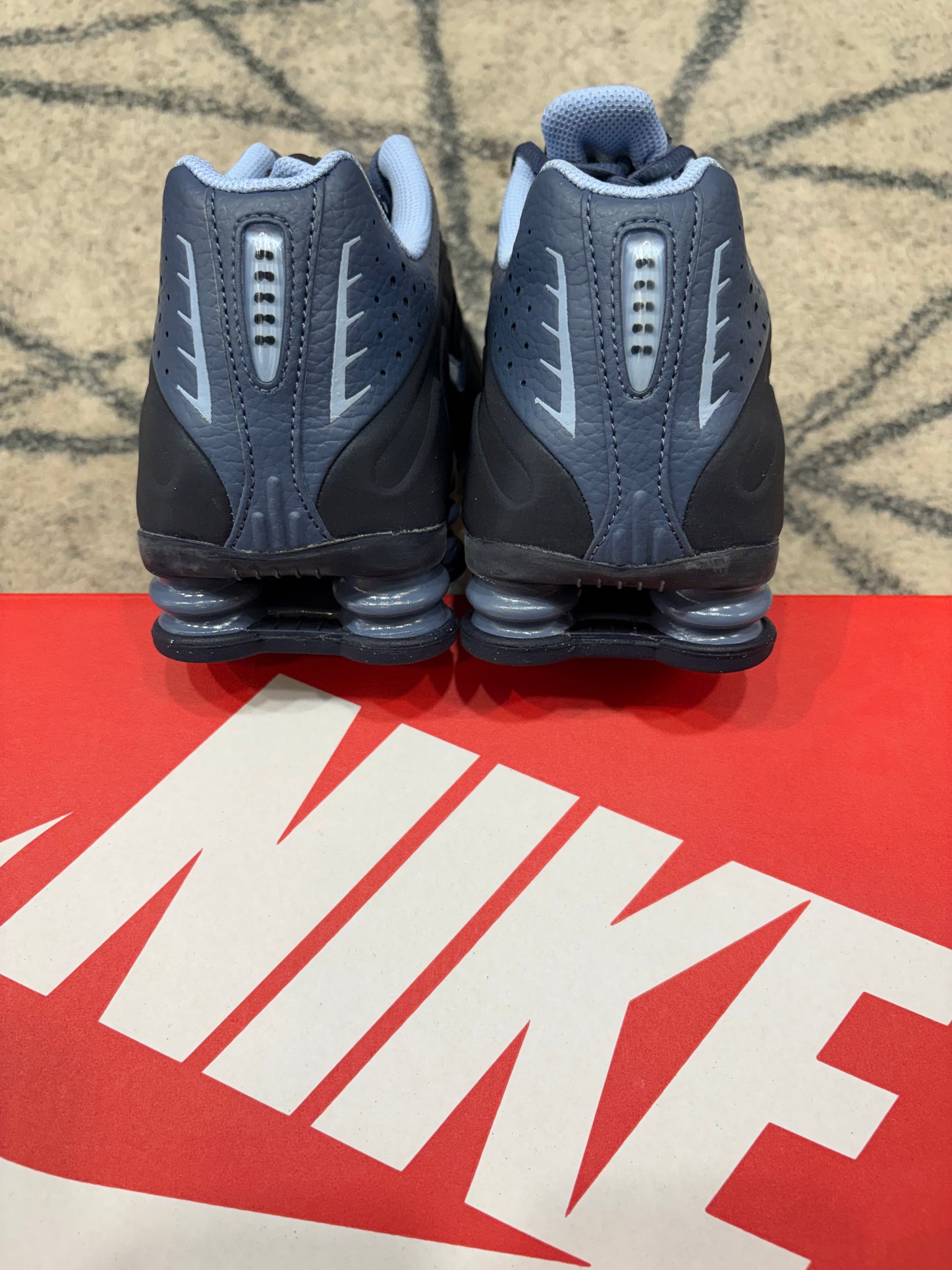 Nike Shox R4 Obsidian Aluminum