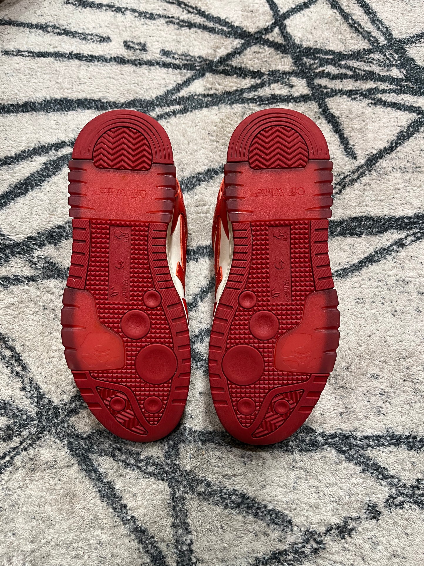 Off White Out Of Office Rouge