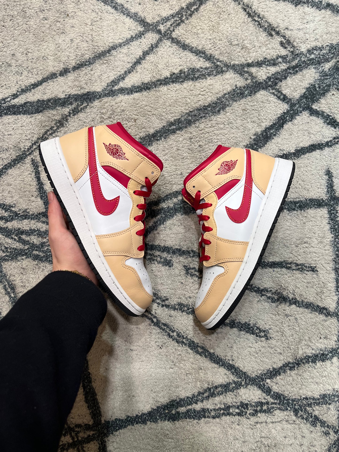 Air Jordan 1 Mid Curry Red