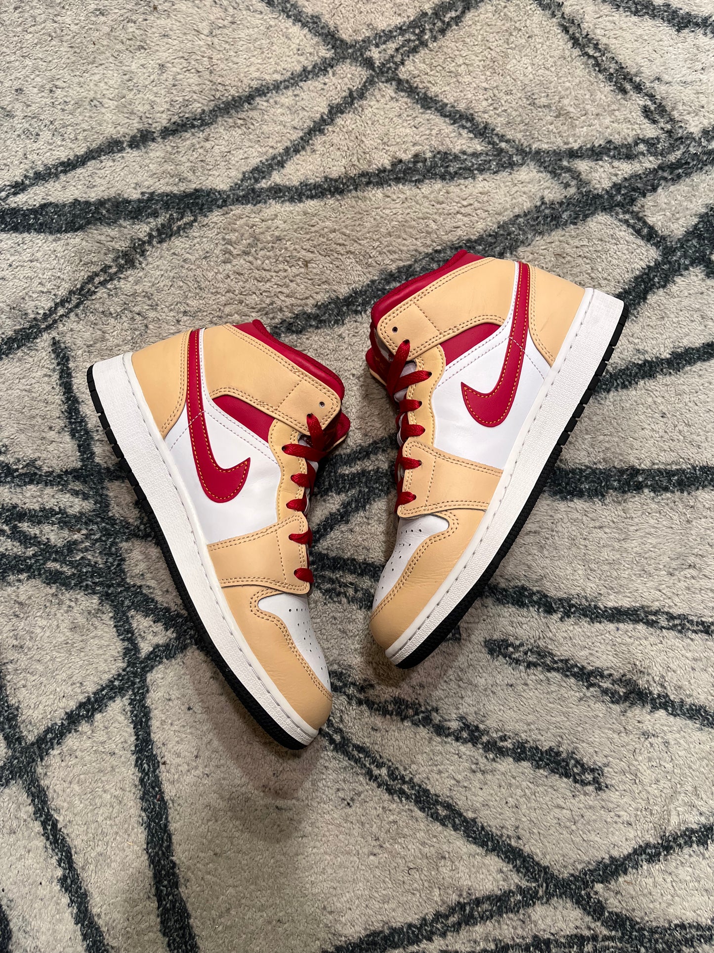 Air Jordan 1 Mid Curry Red