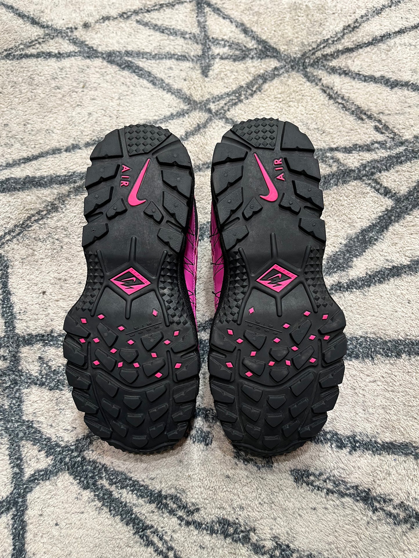 Nike Humara Supreme Pink