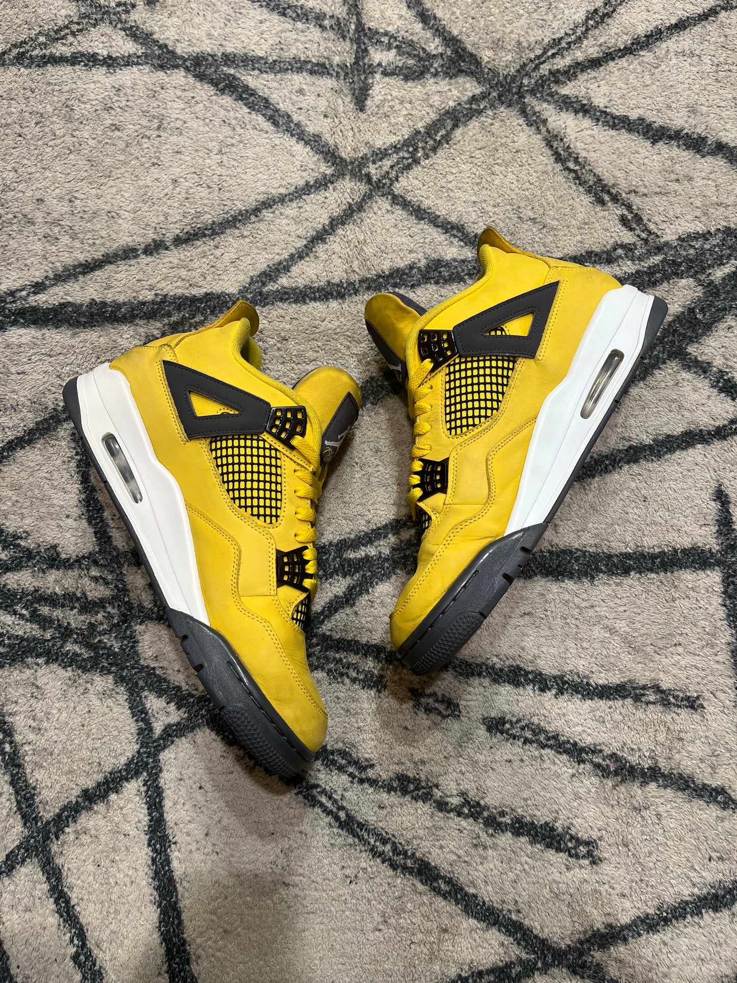 Air Jordan 4 Lightning