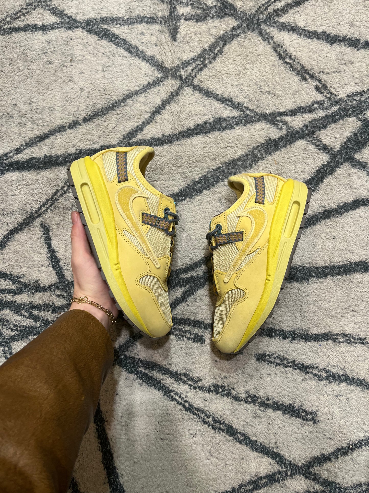 Nike Air Max 1 Travis Scott Saturn Gold