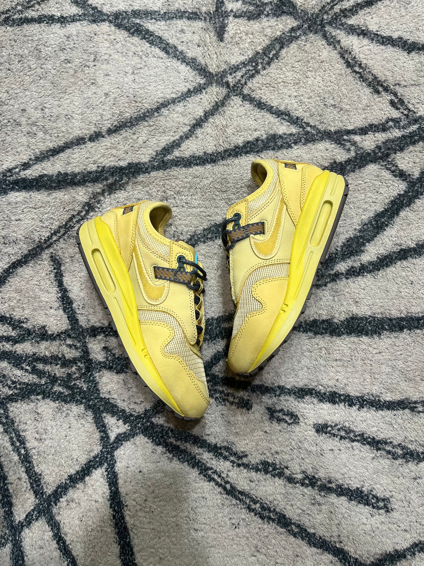 Nike Air Max 1 Travis Scott Saturn Gold