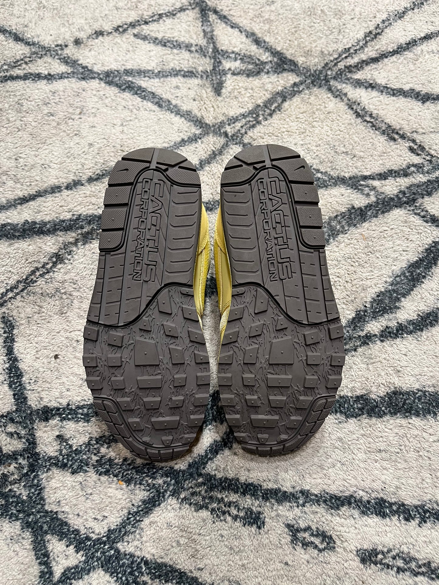 Nike Air Max 1 Travis Scott Saturn Gold