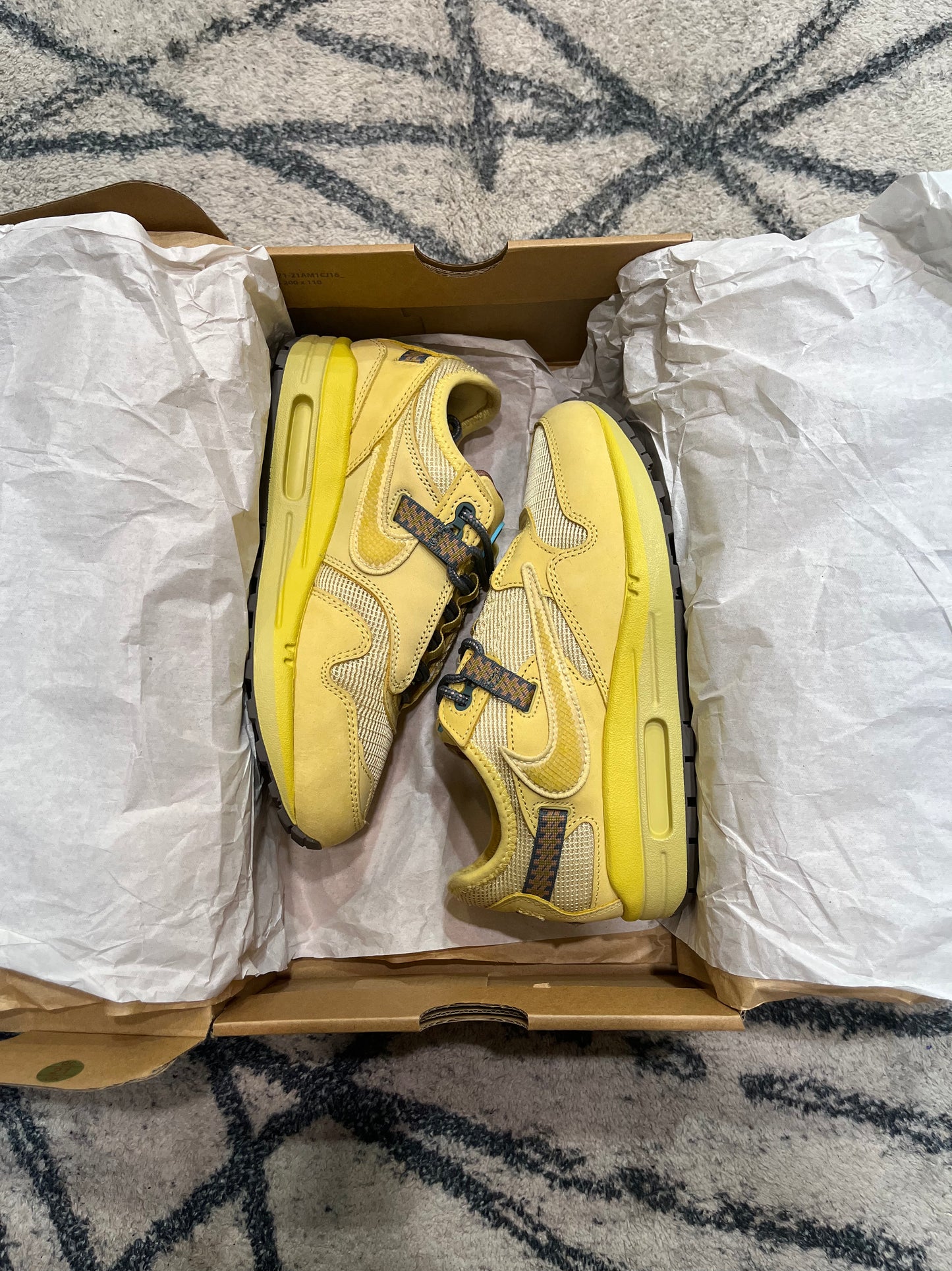 Nike Air Max 1 Travis Scott Saturn Gold