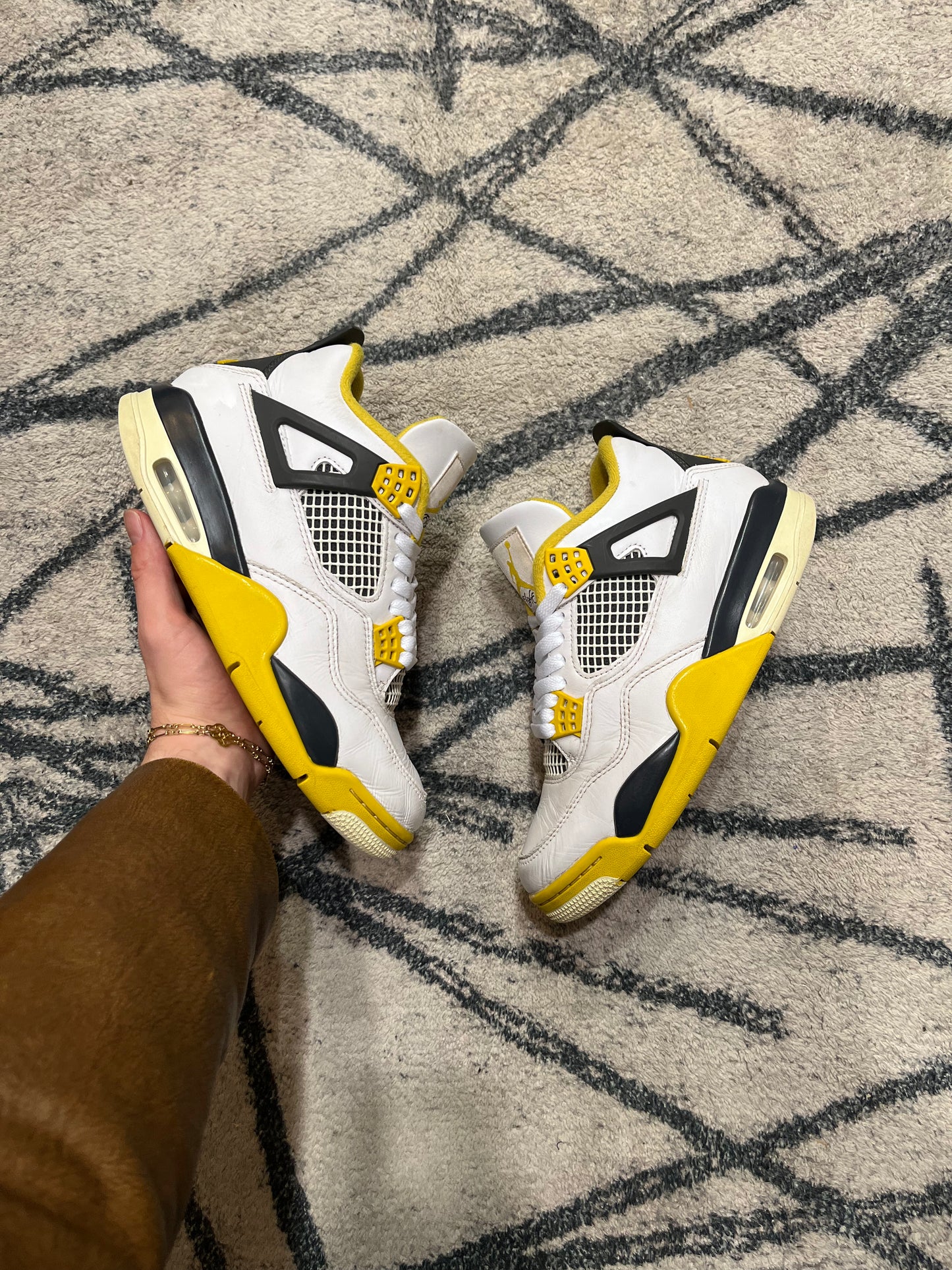 Air Jordan 4 Vivid Sulfur