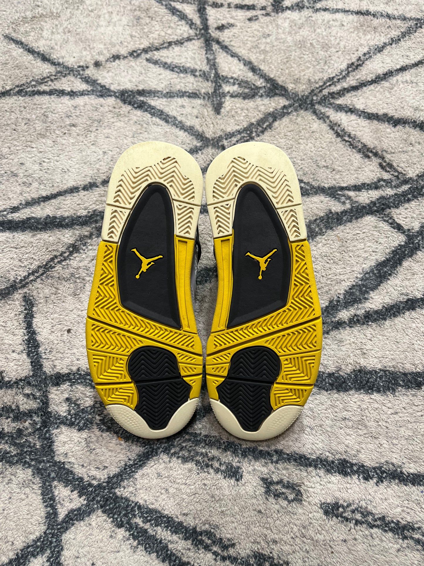 Air Jordan 4 Vivid Sulfur