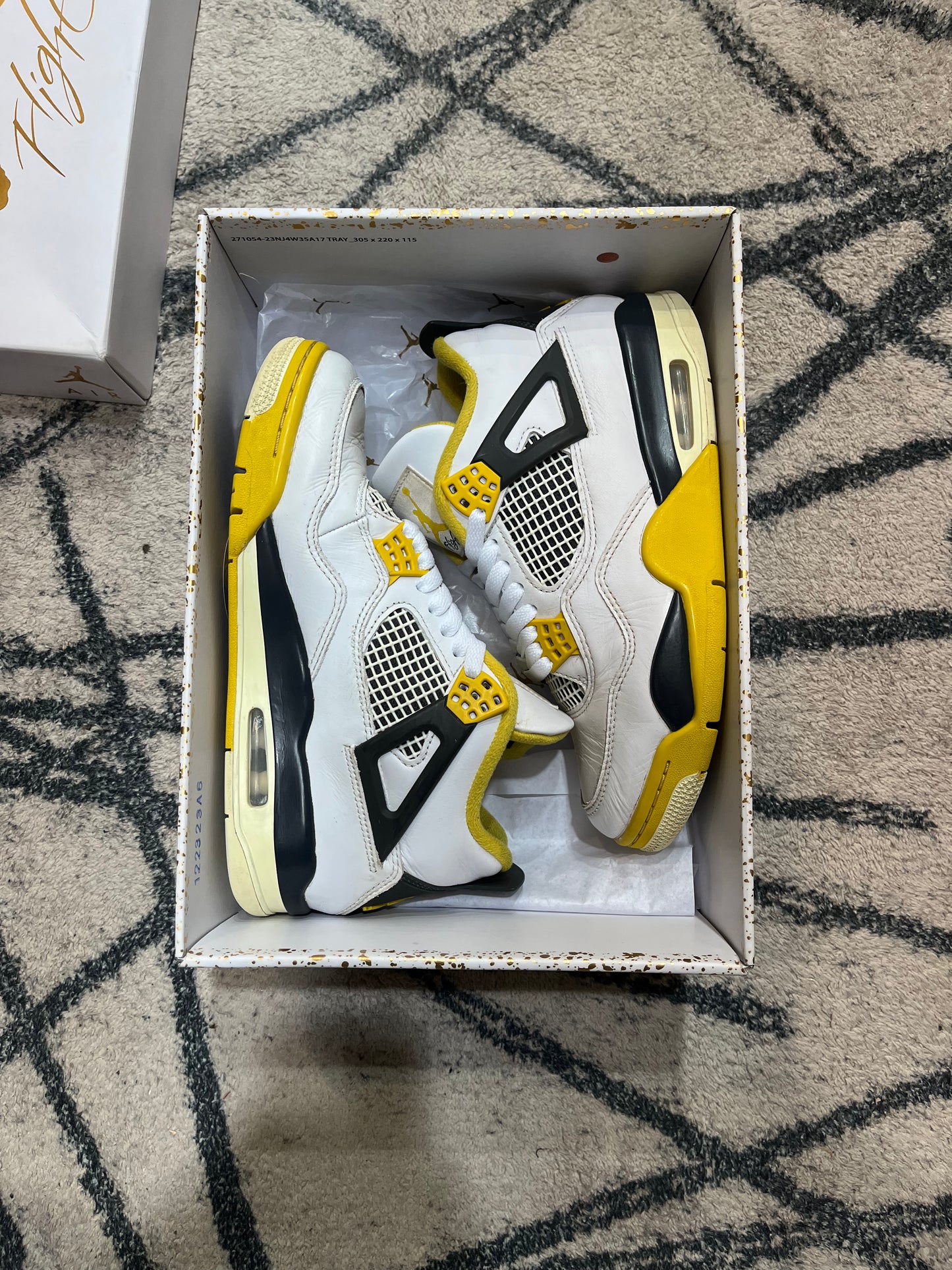 Air Jordan 4 Vivid Sulfur