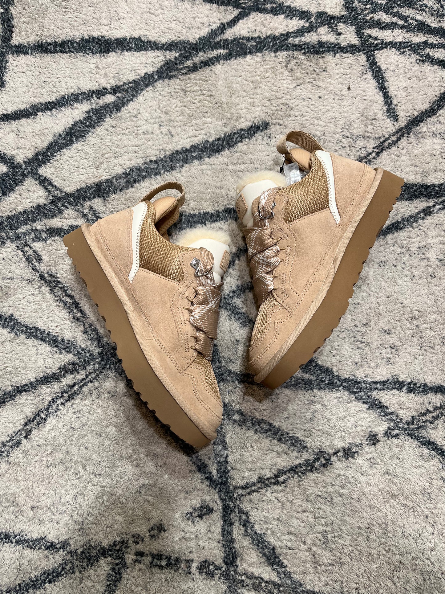 UGG LOWMEL Sand