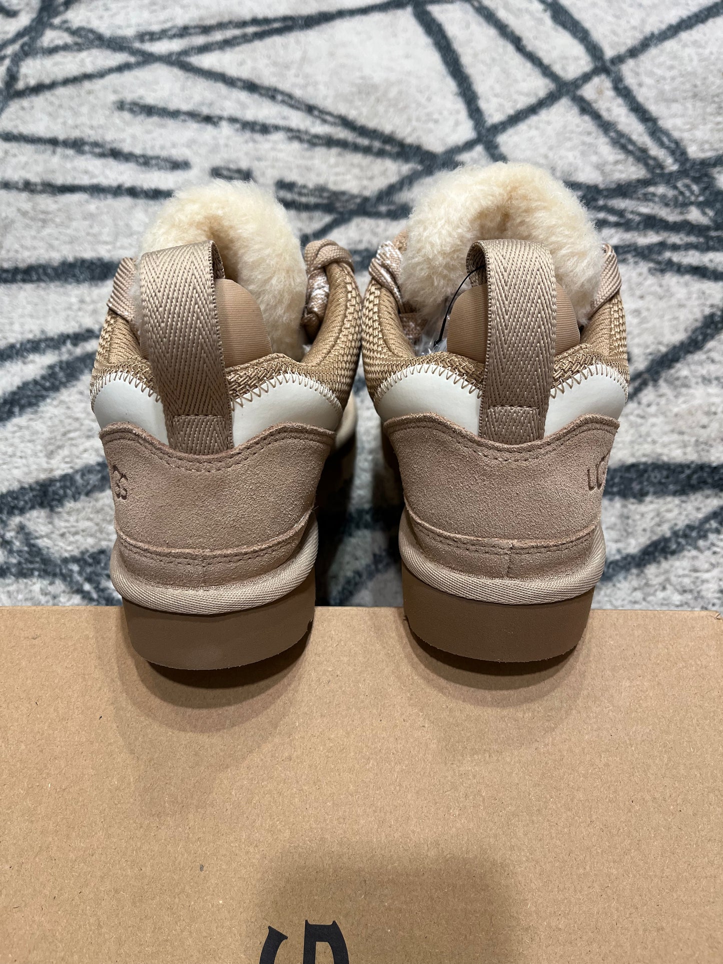 UGG LOWMEL Sand