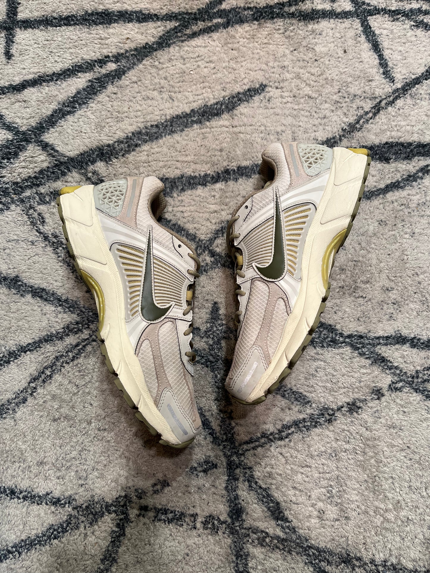 Nike Vomero 5 Light Bone Medium Olive