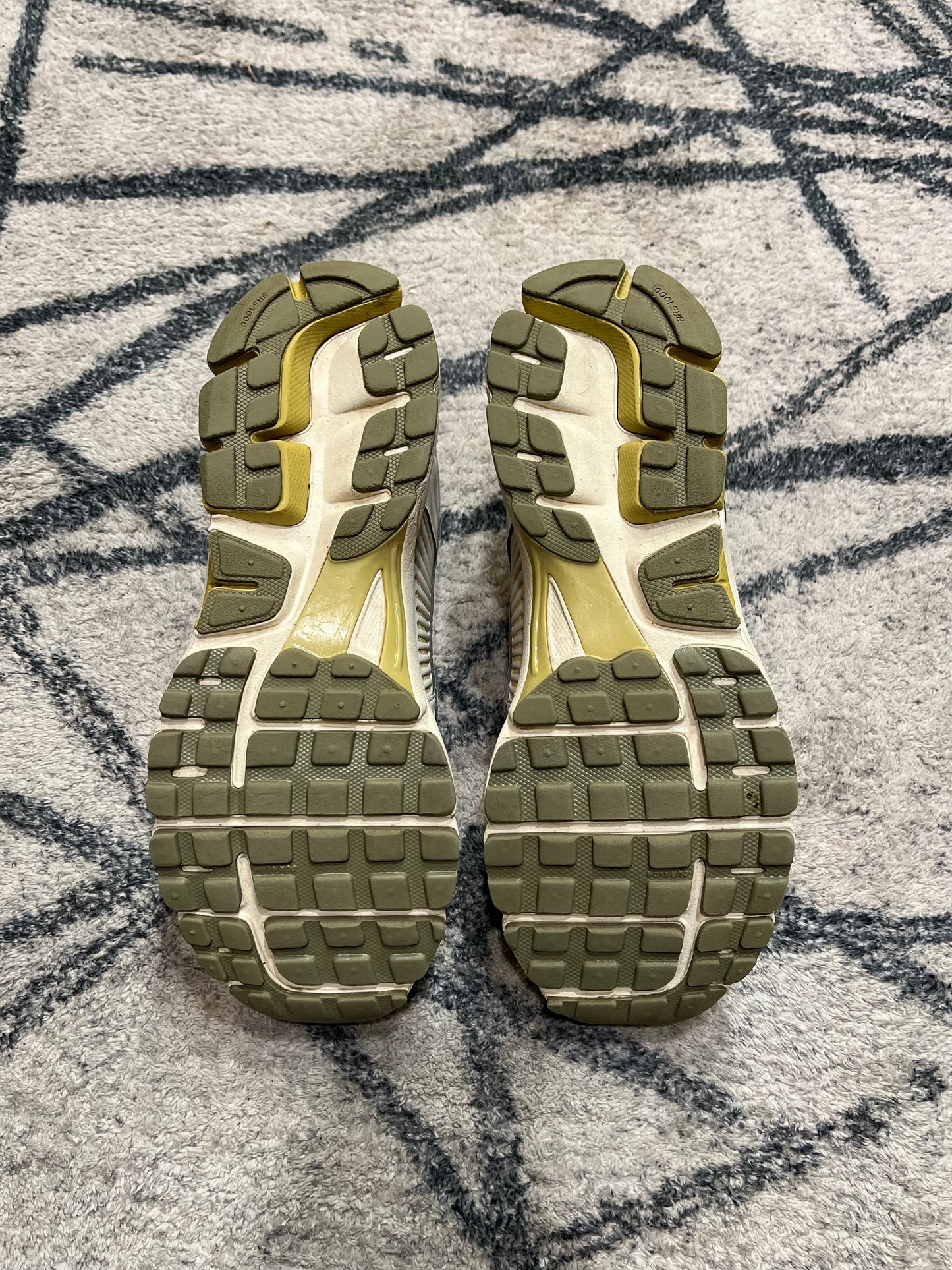 Nike Vomero 5 Light Bone Medium Olive